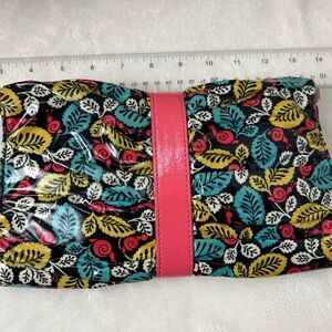Vera Bradley Frill Crossbody Pink &‎ Leaves Purse.